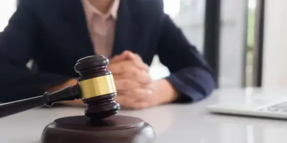 Análisis de Casos Relevantes: Aprendiendo de la Jurisprudencia Histórica