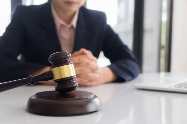 Análisis de Casos Relevantes: Aprendiendo de la Jurisprudencia Histórica